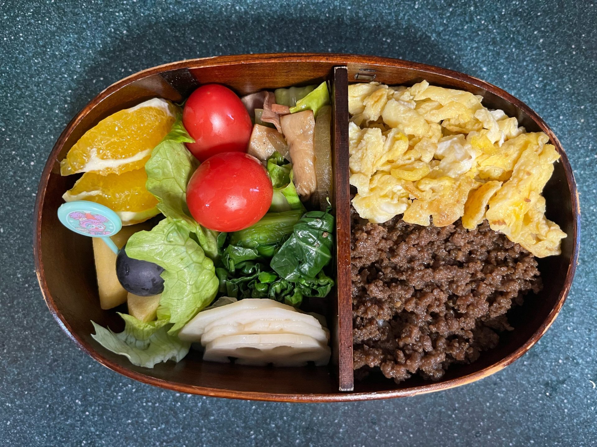 今日のお弁当(1/22)
牛そぼろの二色丼でした