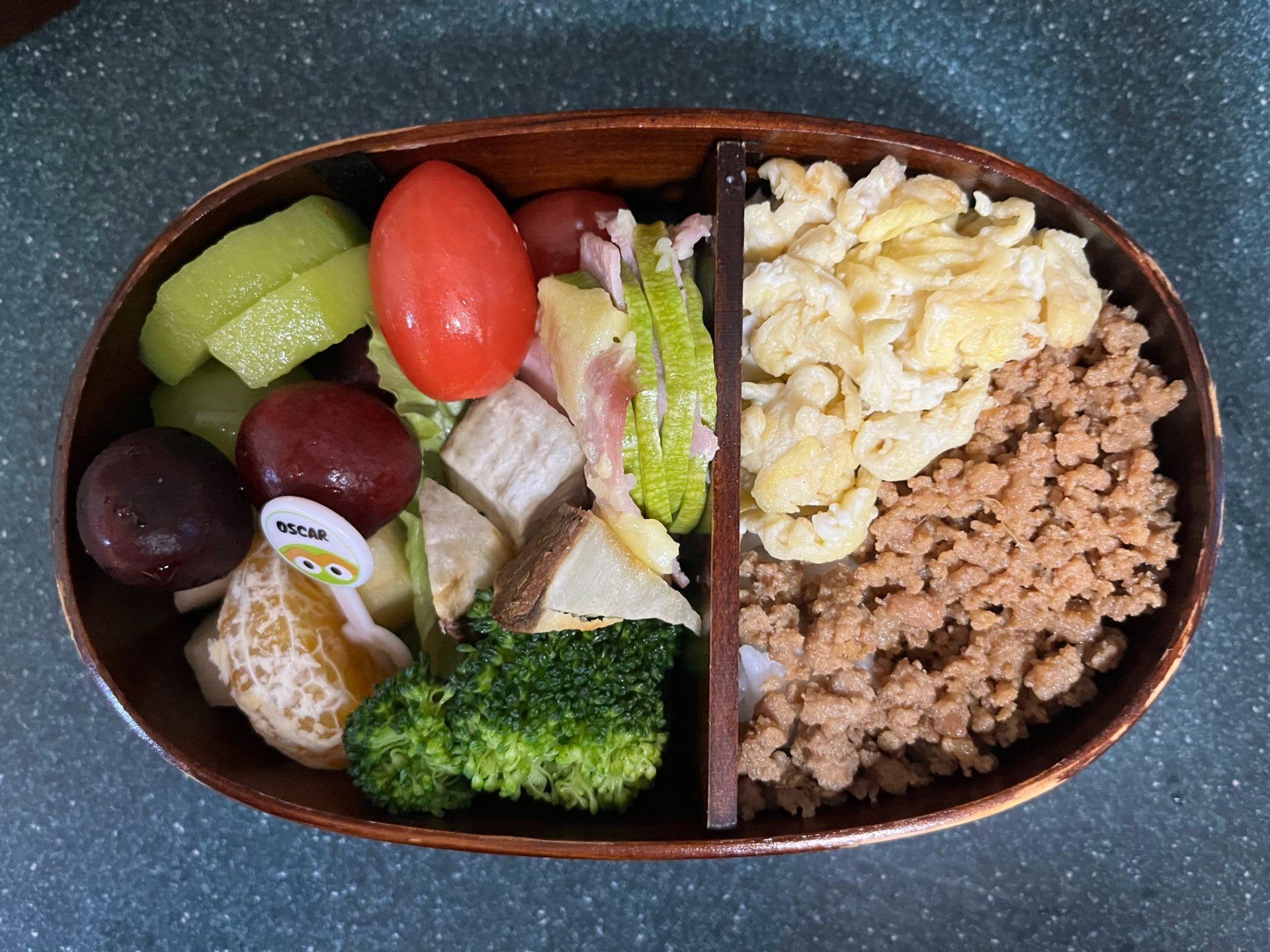 今日のお弁当(2/3)
豚そぼろ二色丼でした