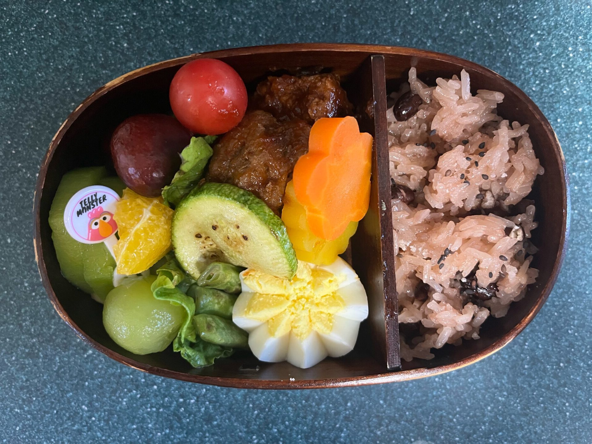 今日のお弁当(2/7)
お赤飯とハンバーグでした
