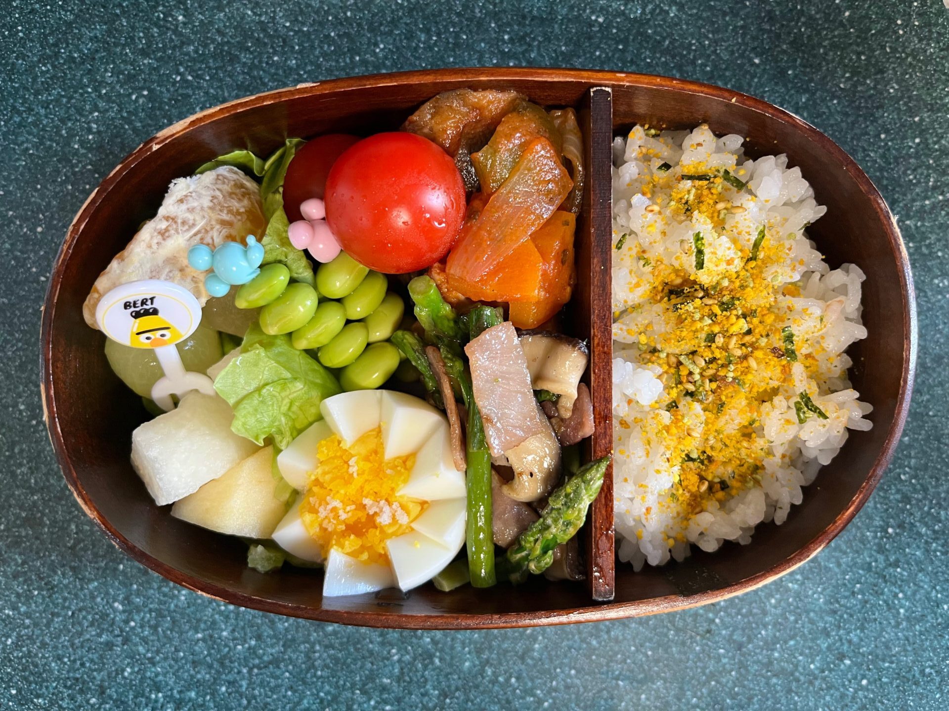 今日のお弁当(4/23)
メインはチキンとシーフードのトマト煮込みでした