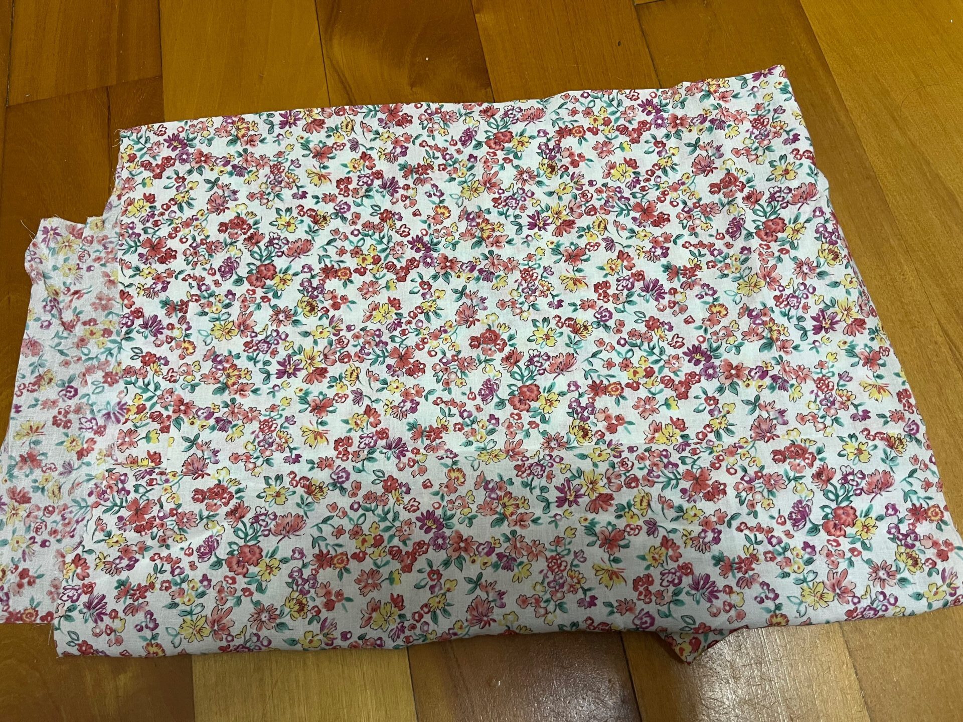 家にあった小花柄の布