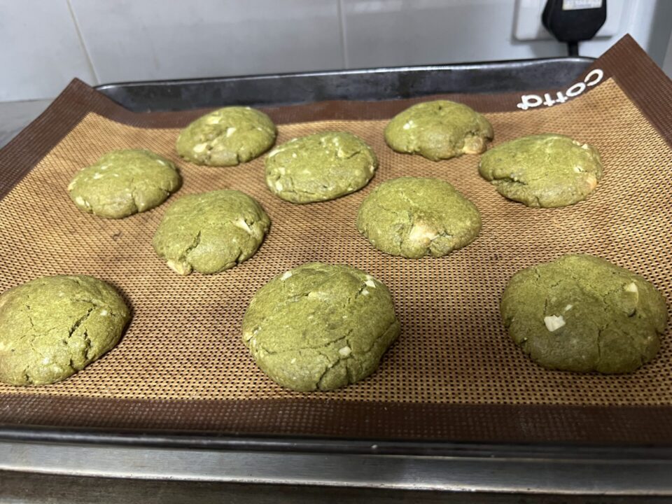 抹茶ホワイトチョコマカデミアナッツクッキーを焼きました