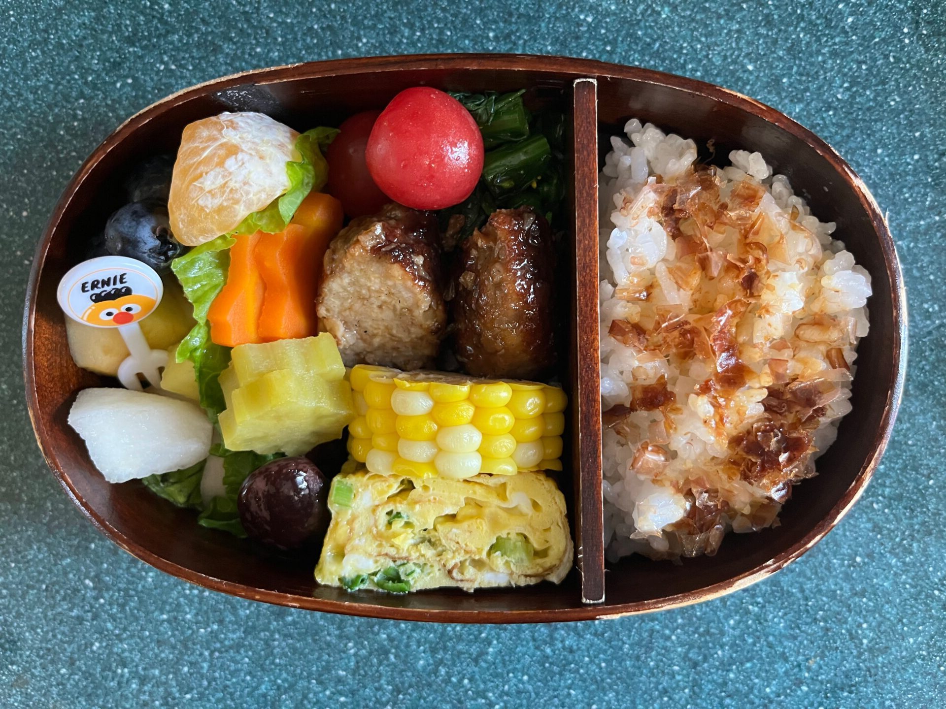 今日のお弁当(5/15)
メインは鶏豚つくねでした