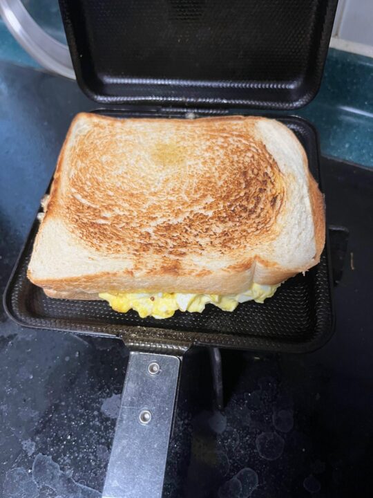 卵ホットサンド