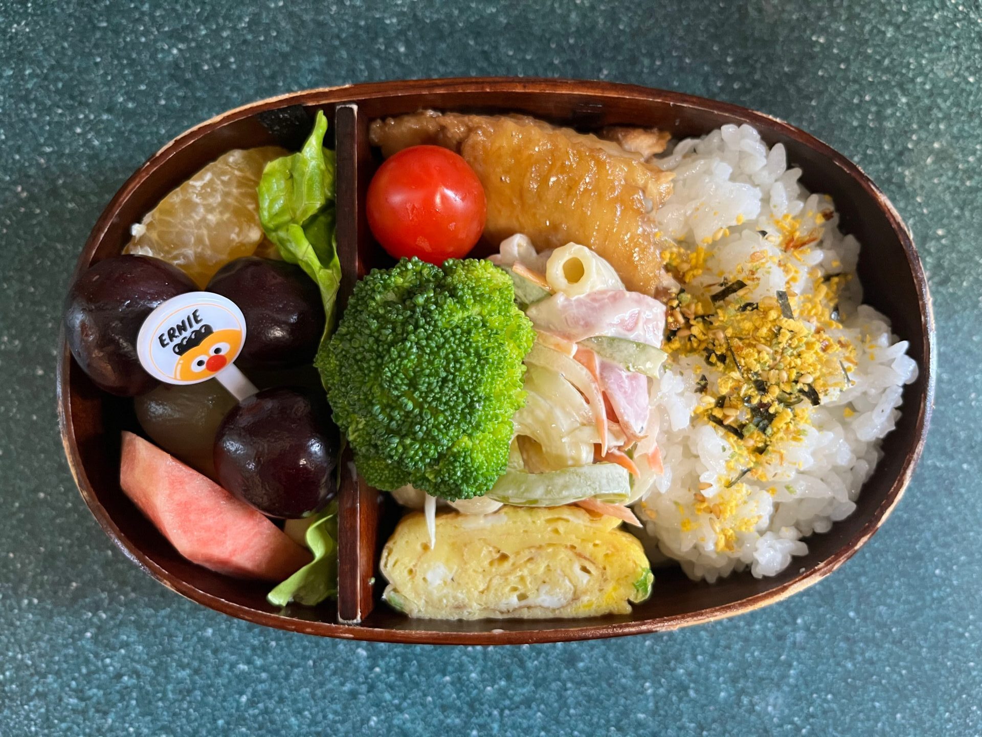 今日のお弁当(6/30)
メインは手羽の中華甘辛煮でした