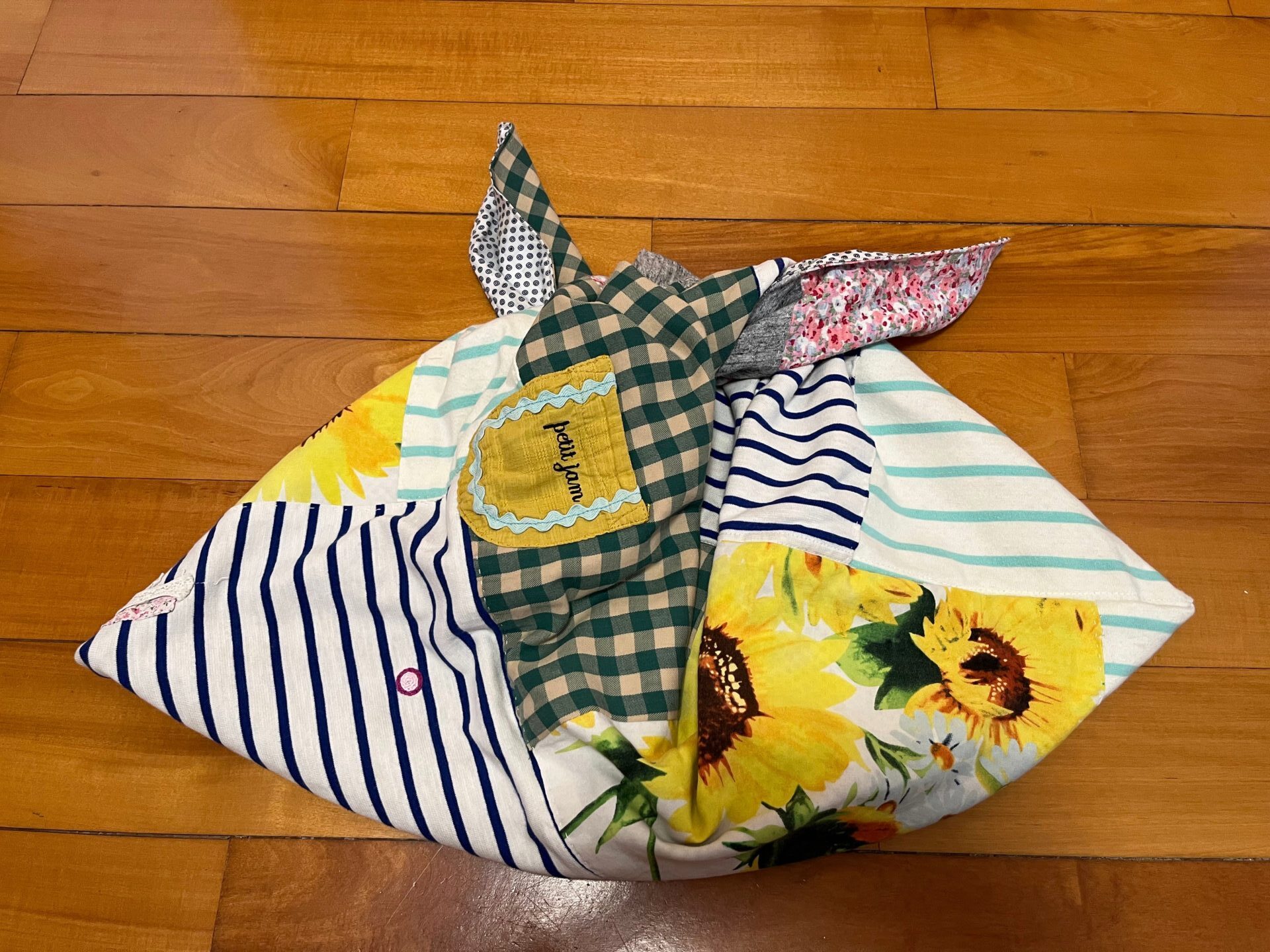 小さくなった子ども服をあづま袋にリメイク