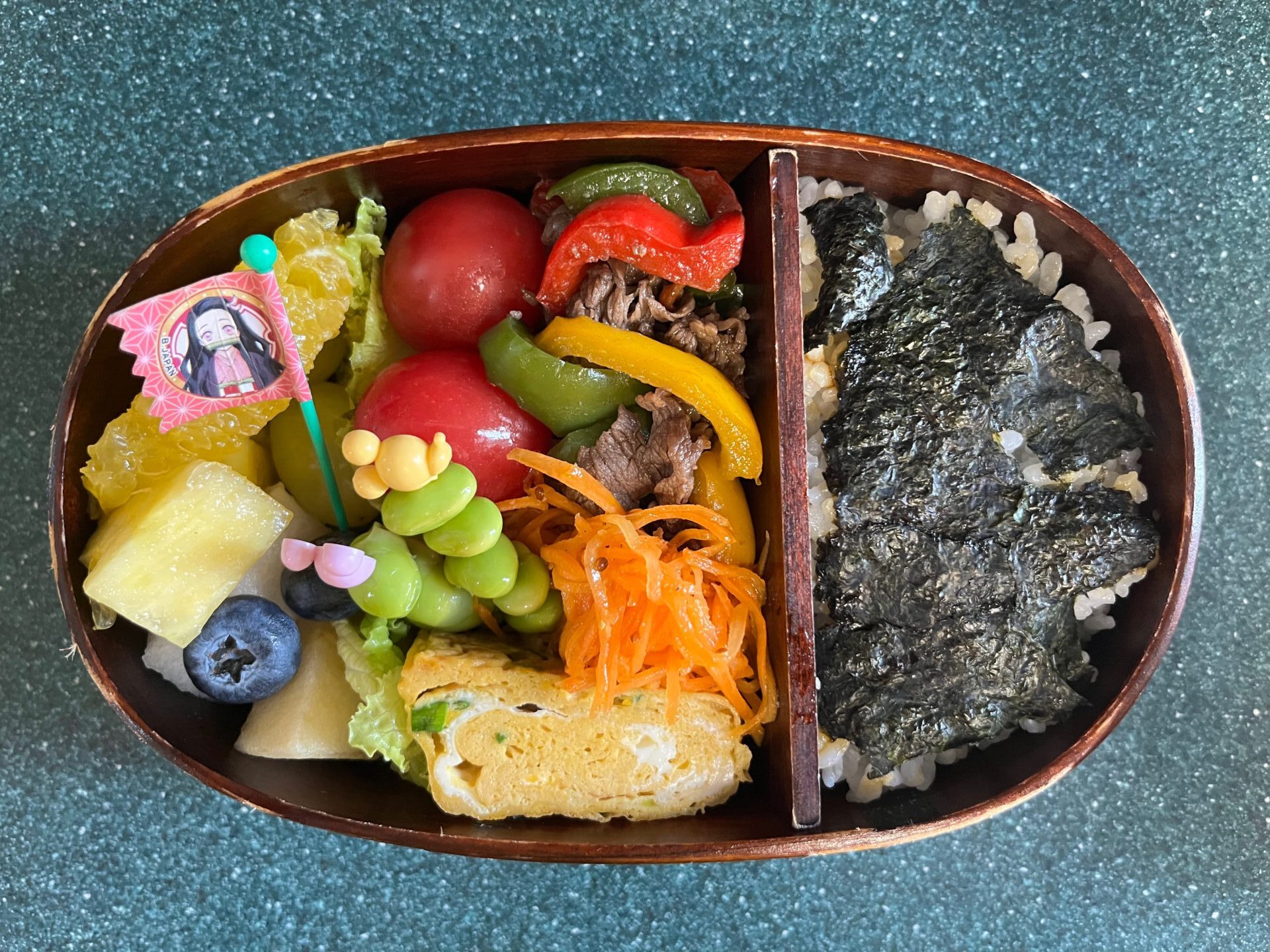 今日のお弁当(6/9)
メインはパプリカと牛肉の甘辛炒めでした