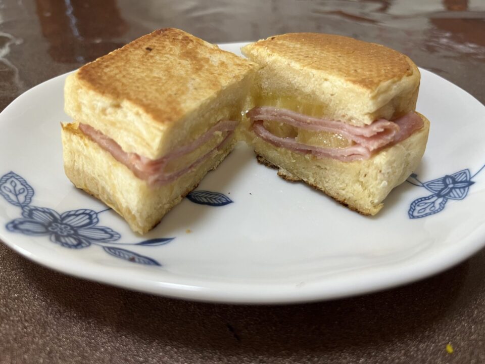 ハムチーズホットサンド