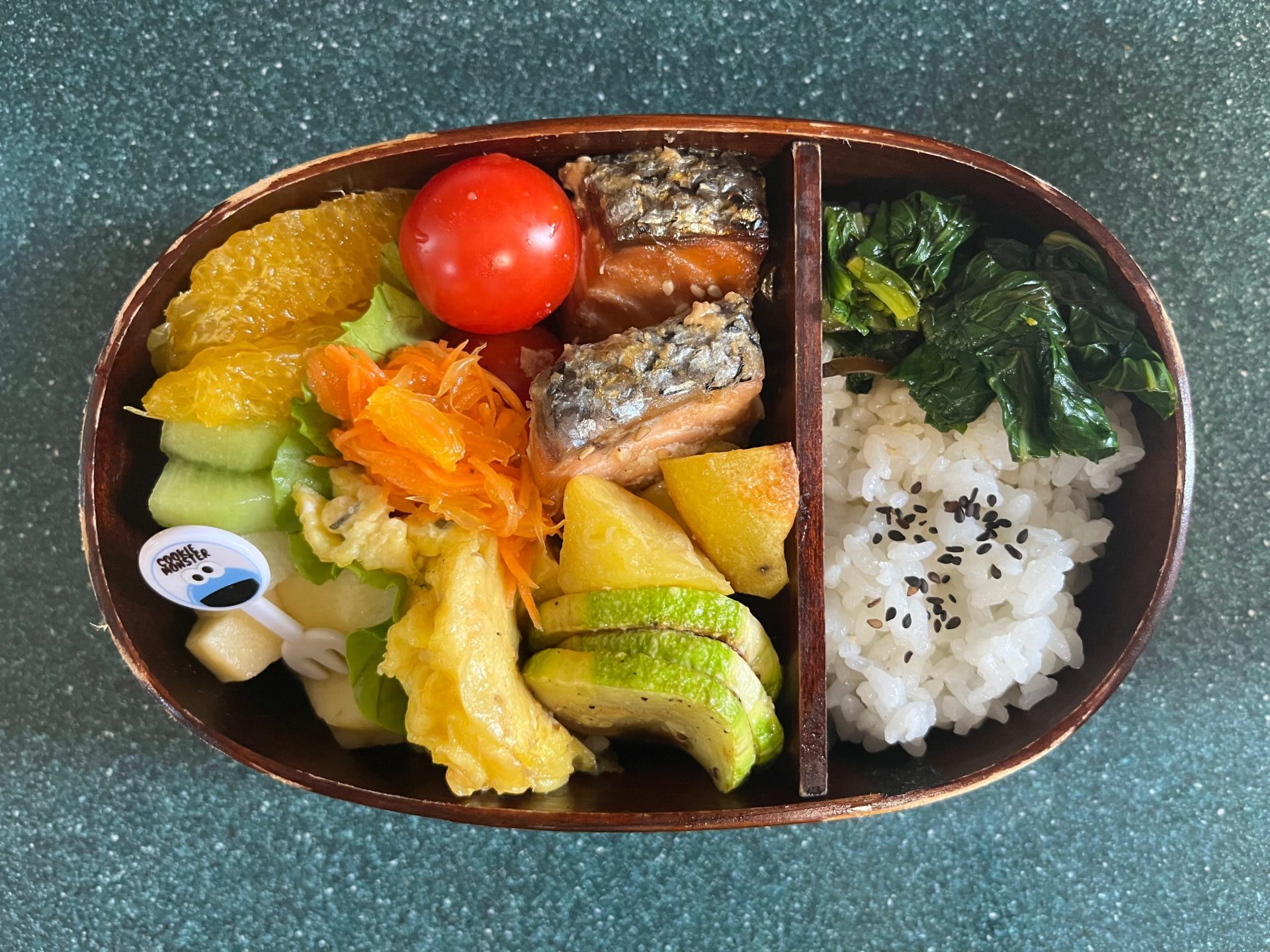今日のお弁当(6/18)
メインは鮭の漬け焼きでした