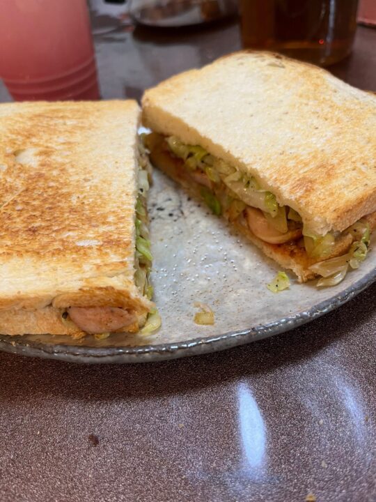 ホットドッグのようなホットサンド