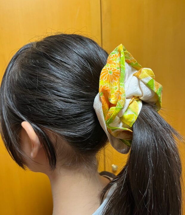 草木柄フリルシュシュ、つけてみました