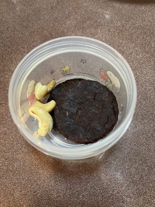 ココアチョコクッキーとナッツ