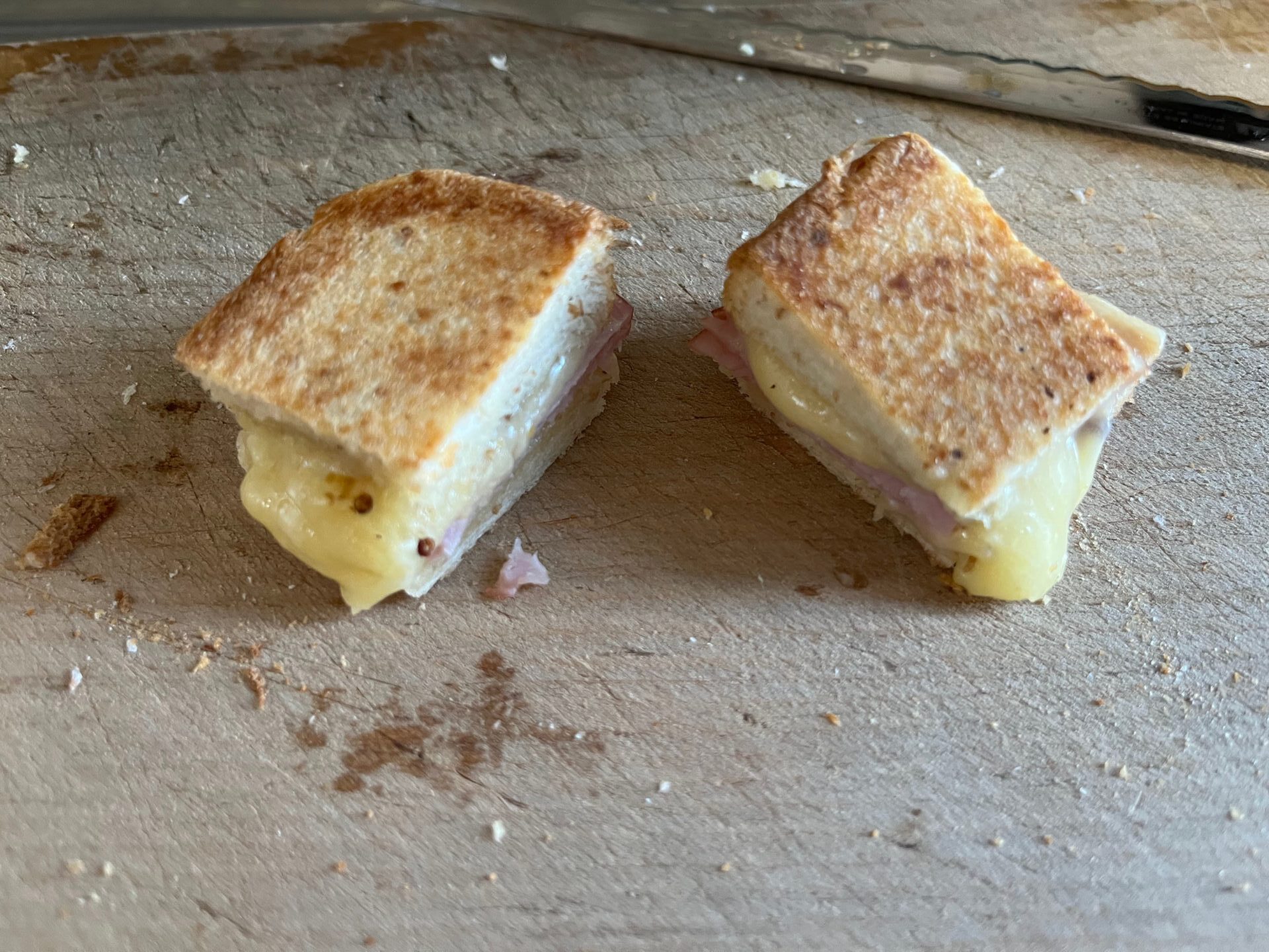 ハムチーズホットサンド
