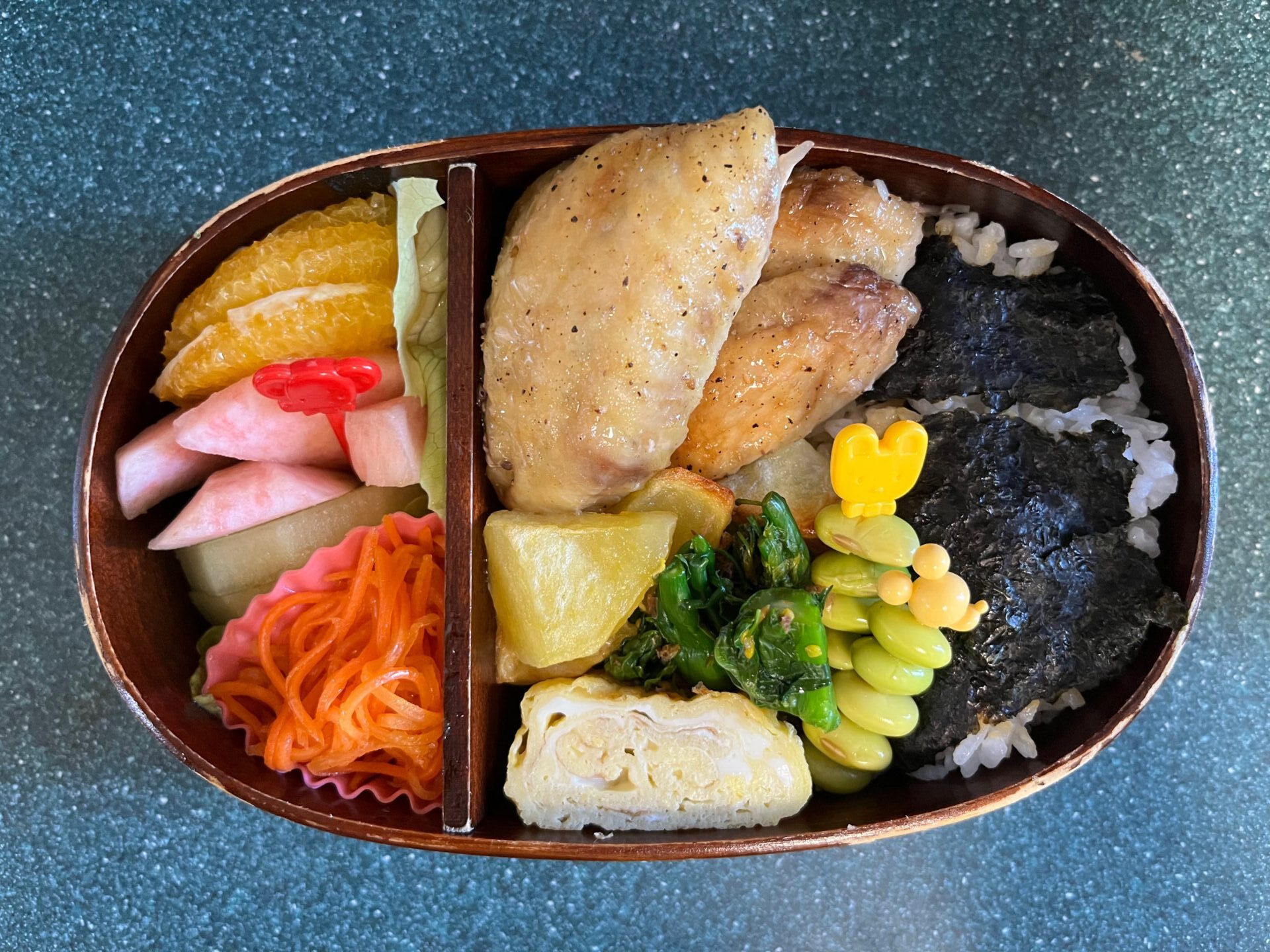 今日のお弁当(10/8)
メインは手羽中の塩焼きでした