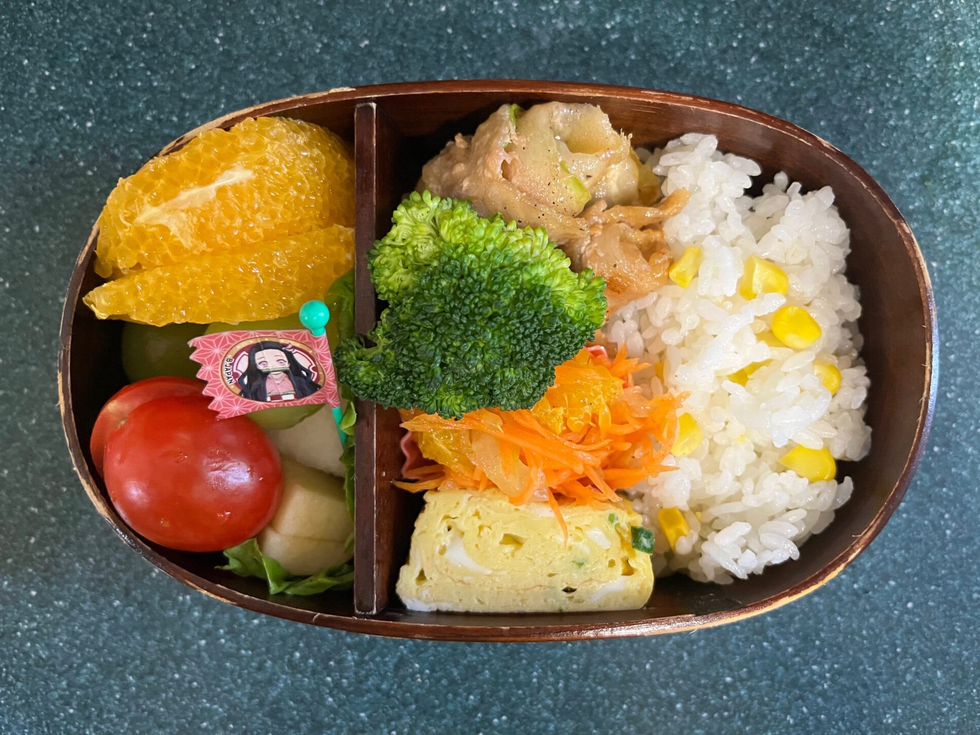 今日のお弁当(10/23)
メインは豚バラとズッキーニのチーズロールでした
