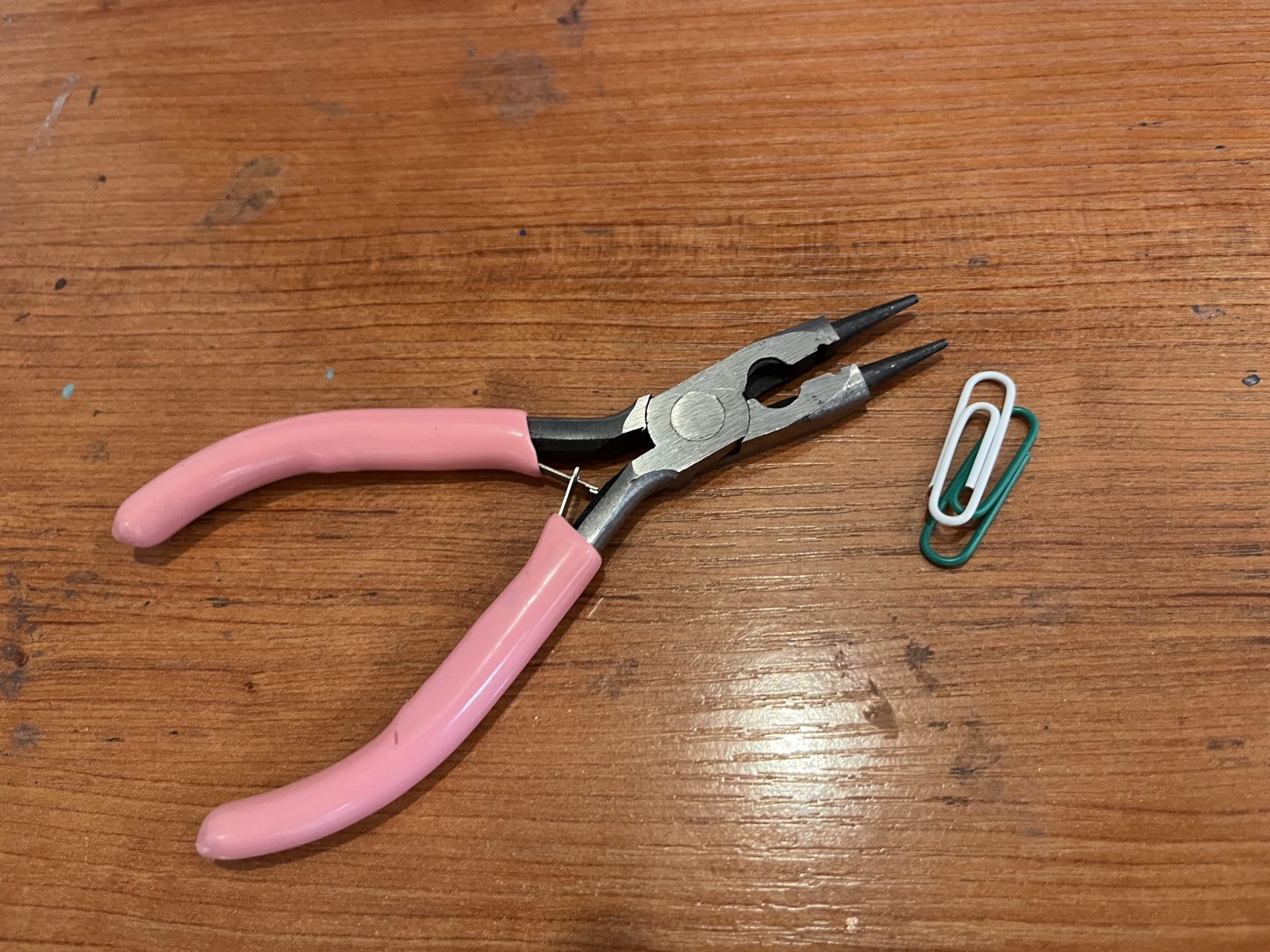 修理に使った、ペンチとクリップ