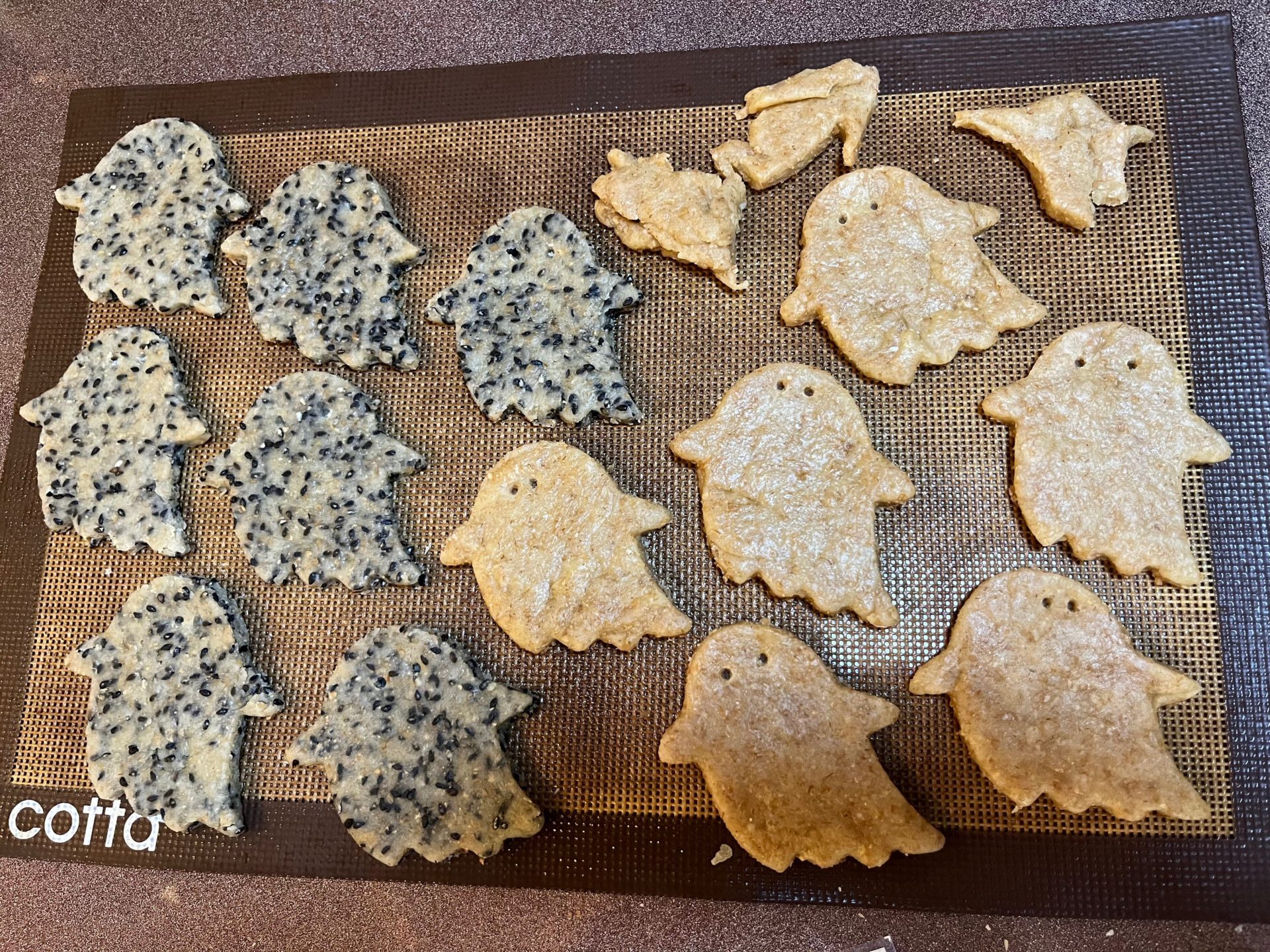 オバケの型でクッキーを焼きました