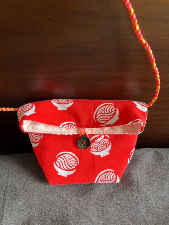 うどん赤ポシェット1