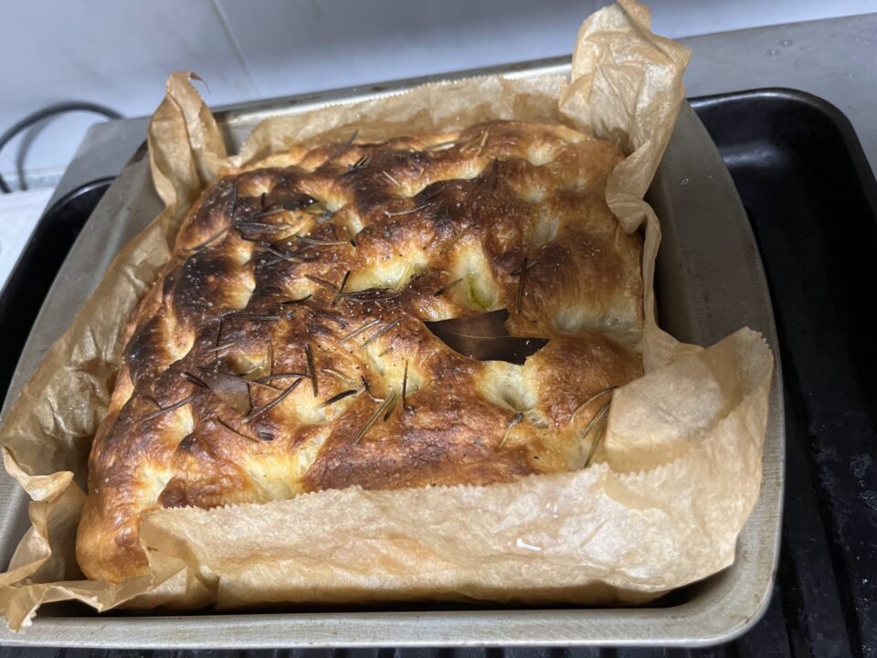 こねないフォカッチャ、焼き上がりました