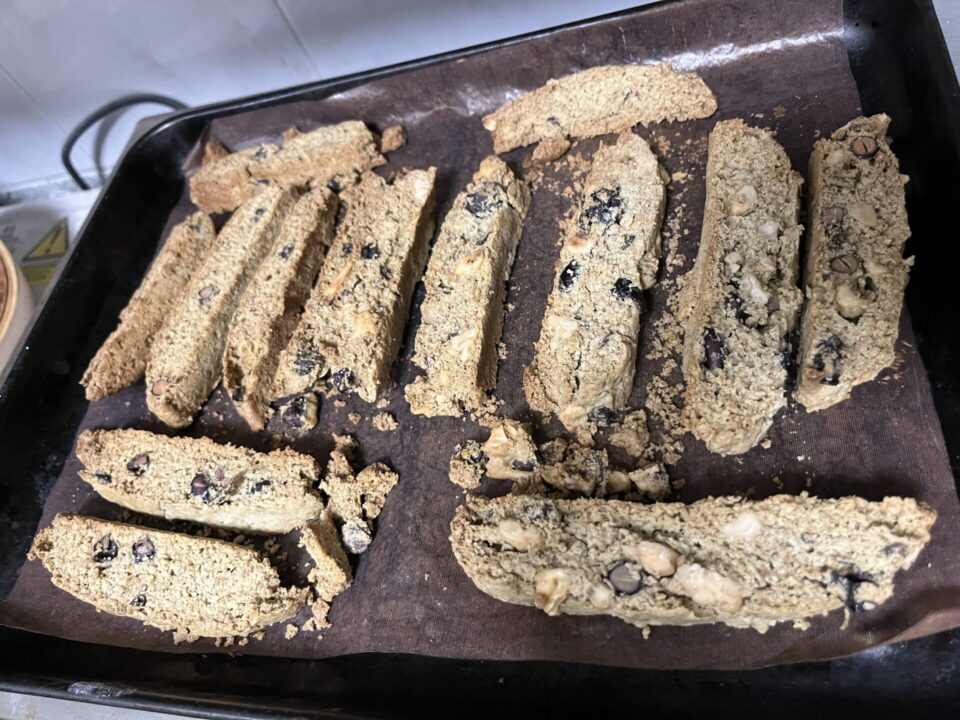 緑茶と黒豆の米粉ビスコッティ、できました！