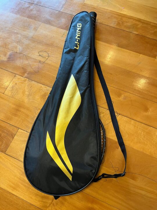 壊れてしまったラケットカバー