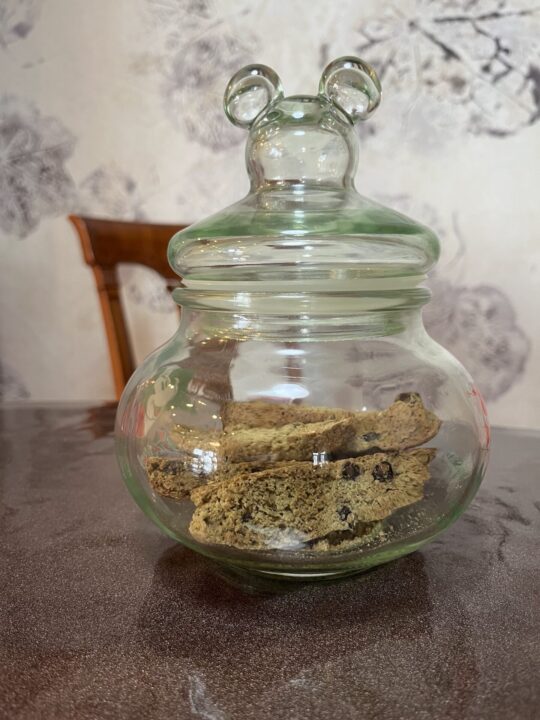 米粉ビスコッティ、瓶に入れて保存