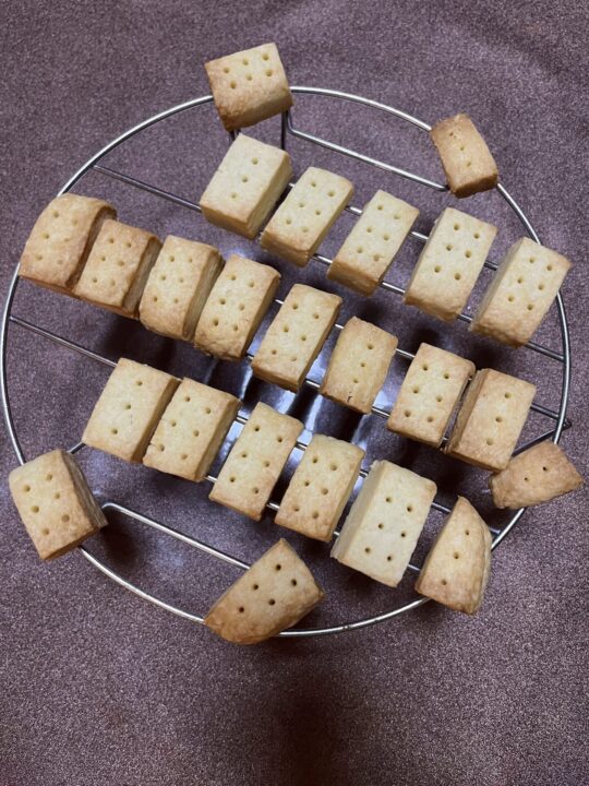 焼き上がったショートブレッド