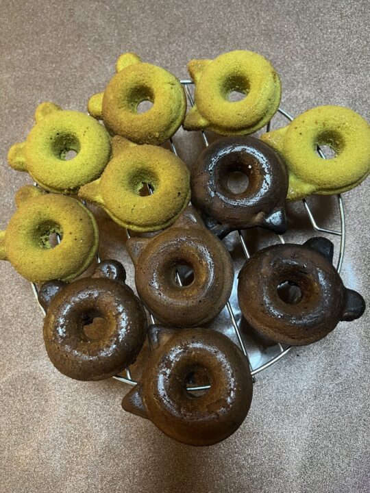 緑茶とココアの焼きドーナツ