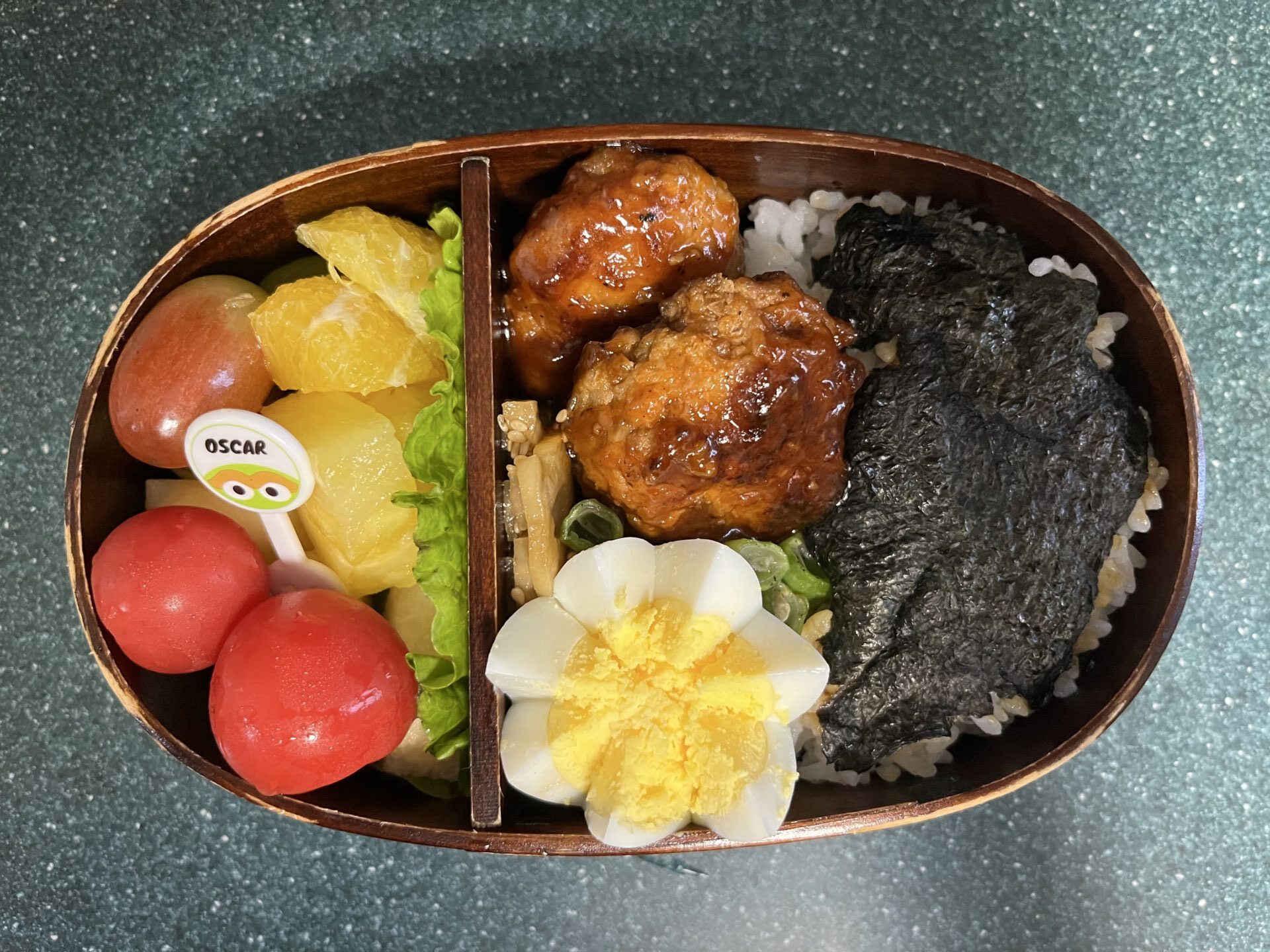 今日のお弁当(12/10)
メインはハンバーグでした