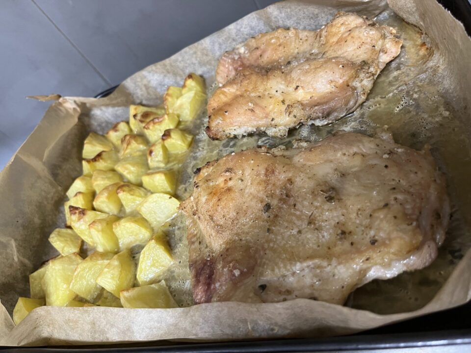 焼き上がったハーブチキン