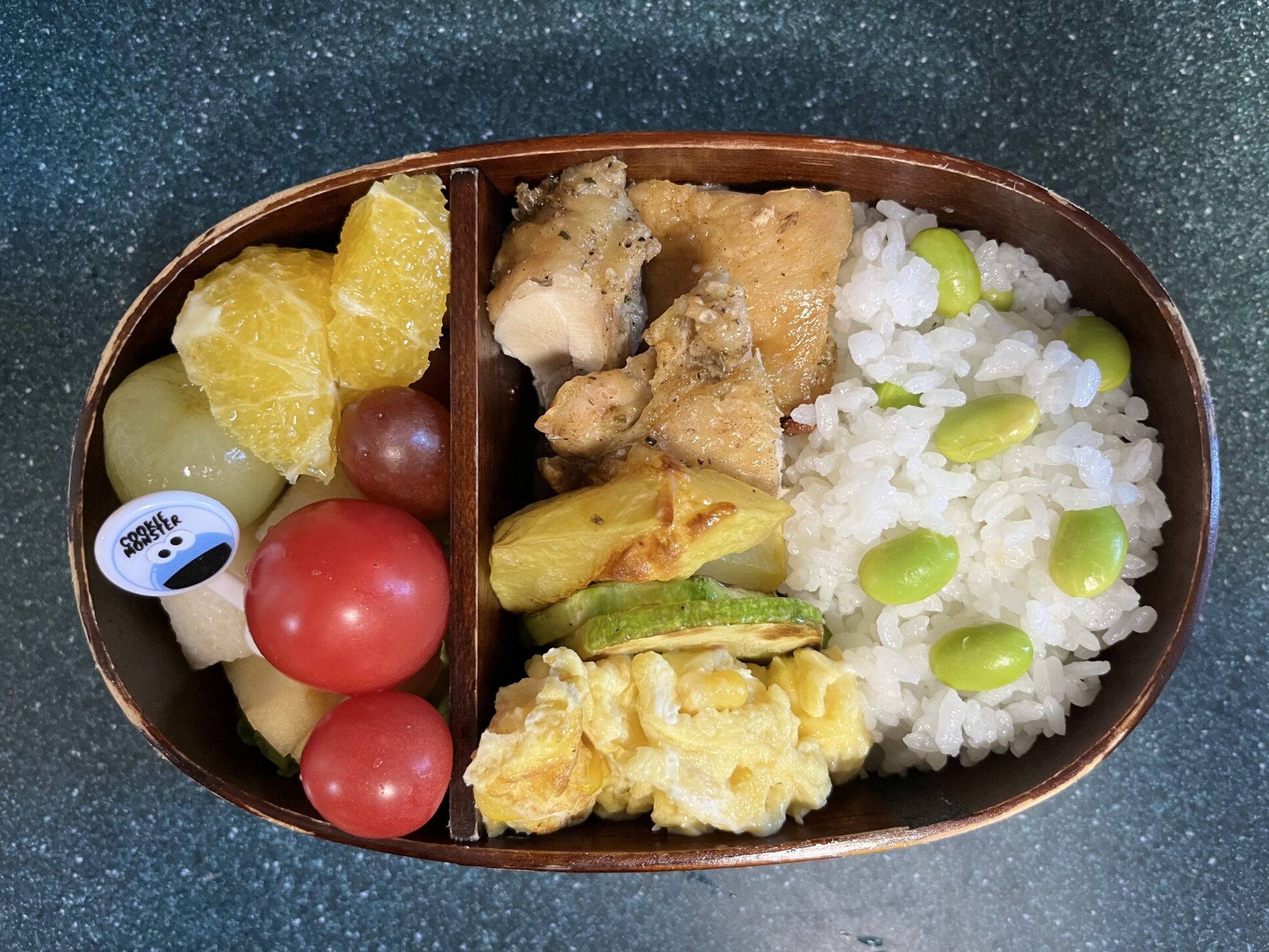 今日のお弁当(12/11)
メインはハーブチキンでした