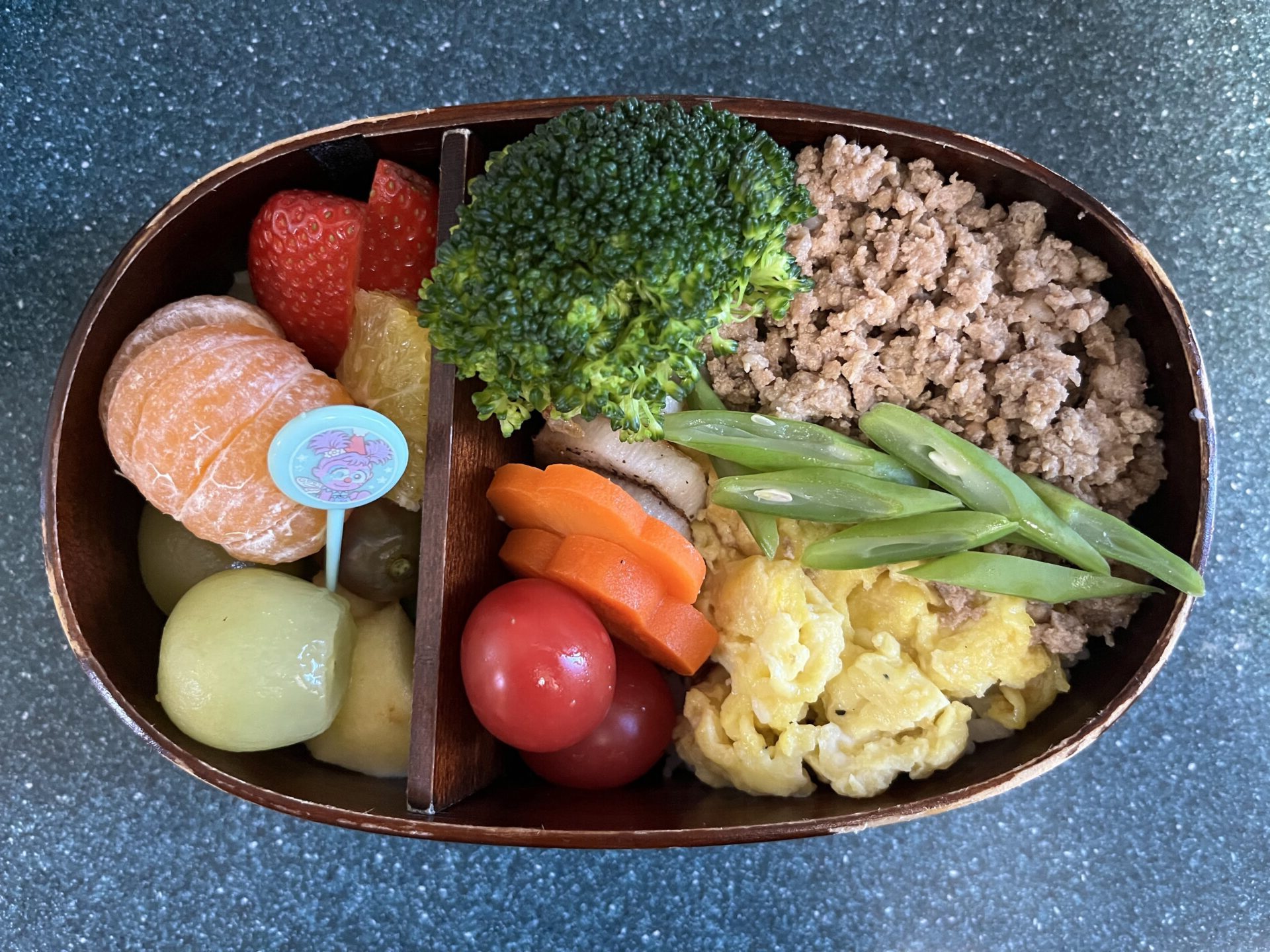 今日のお弁当(12/15)
三色そぼろ弁当でした