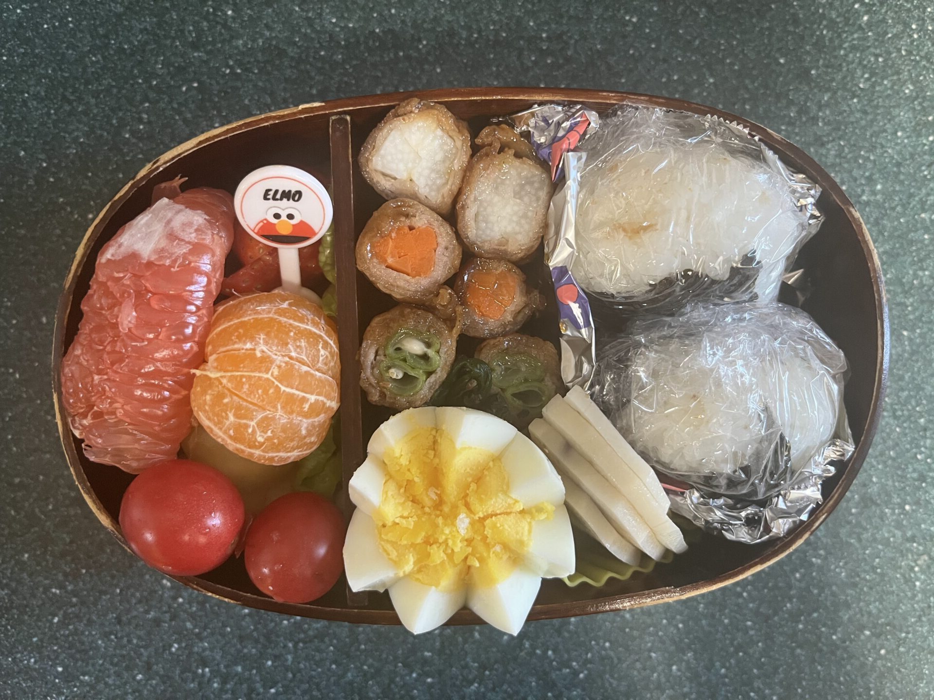 今日のお弁当(12/16)
メインは豚肉の野菜巻きでした