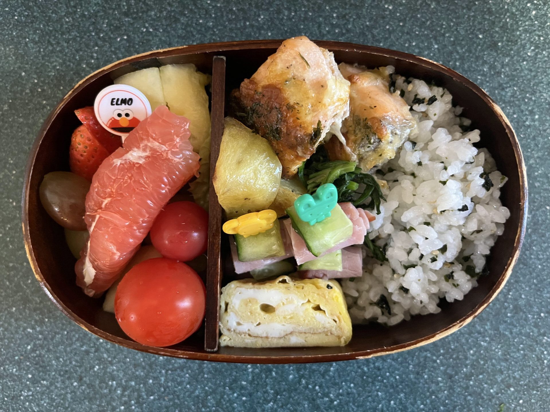 今日のお弁当(12/19)
メインは鮭のマヨチーズ焼きでした