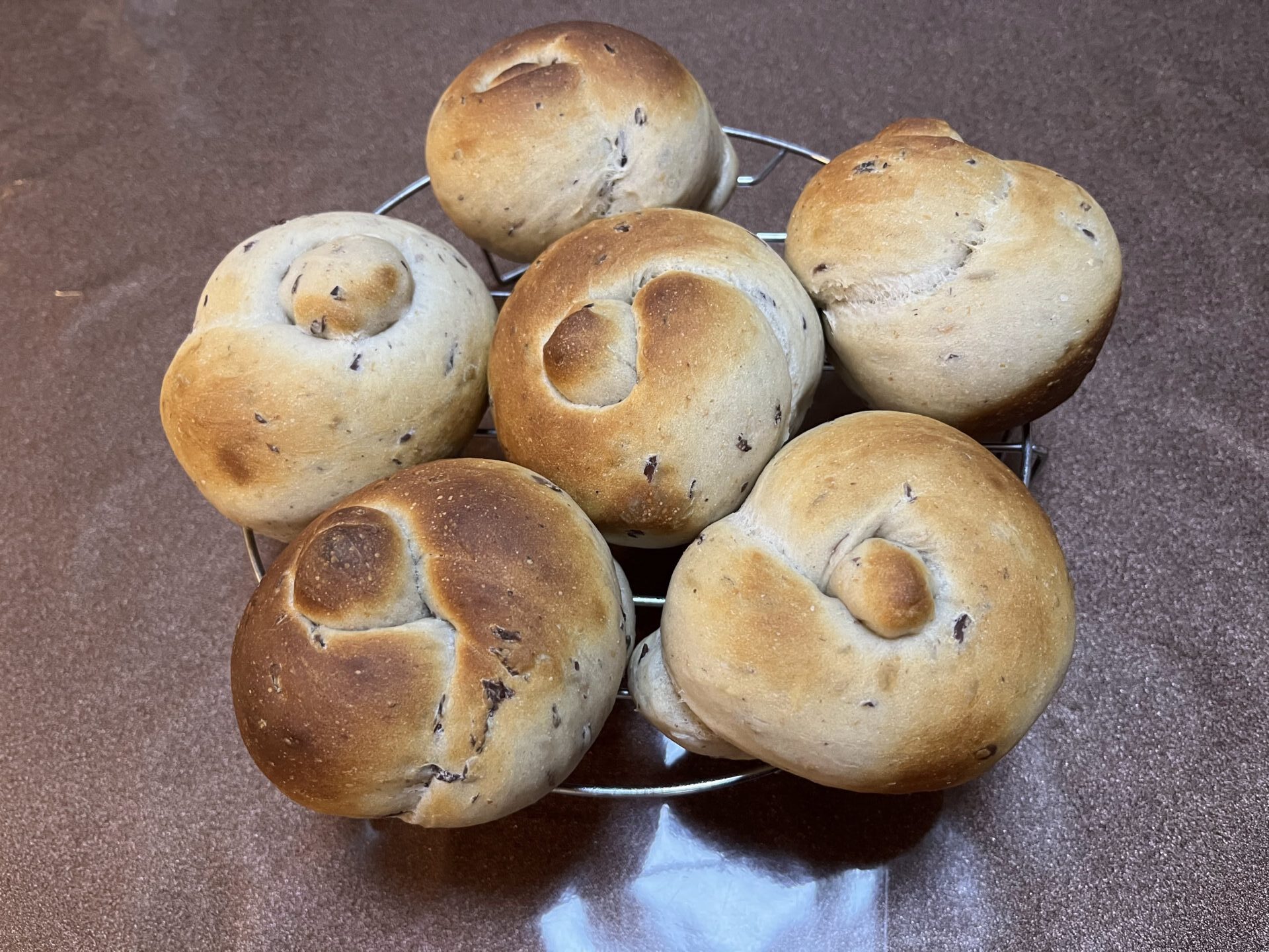 焼き上がったあずきパン