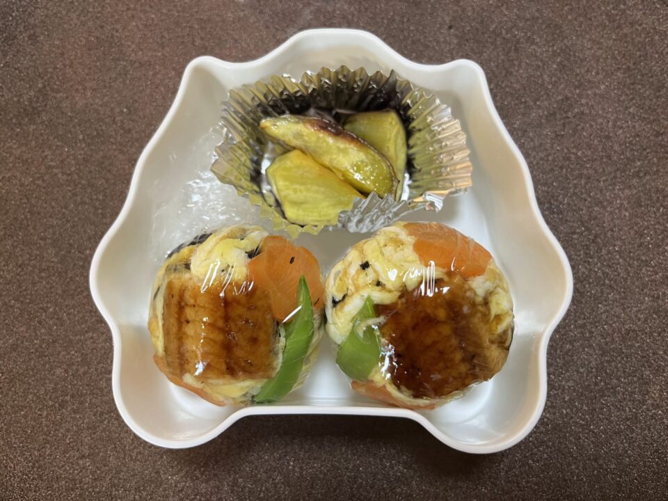 1/7おやつ。手毬うなぎ寿司とベイクドスイートポテト