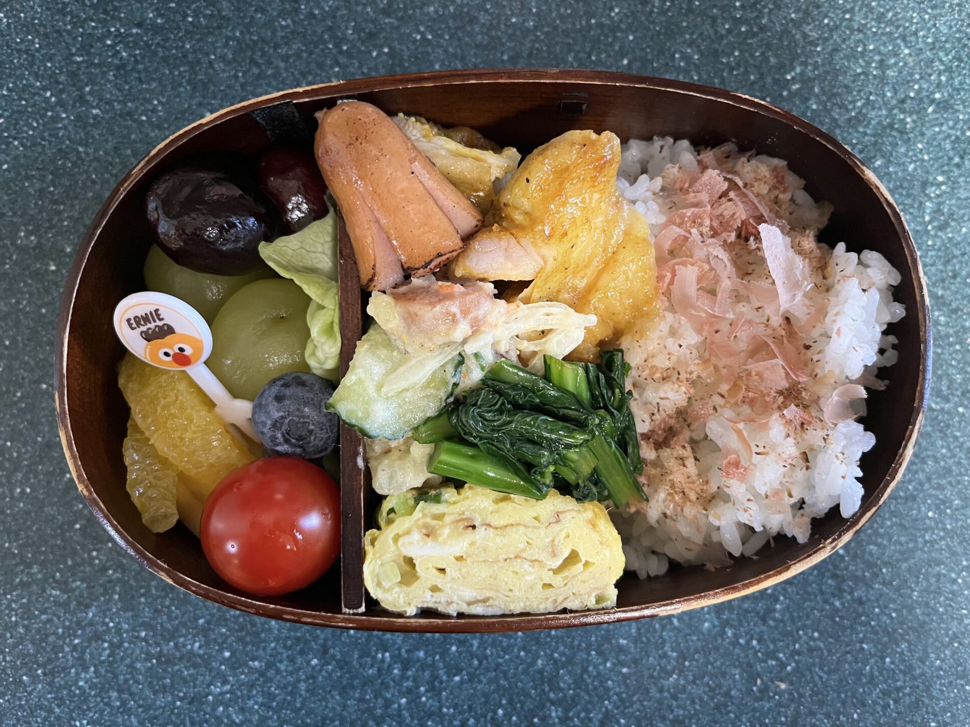 今日のお弁当(1/9)
メインはグリルチキン（カレー風味）でした