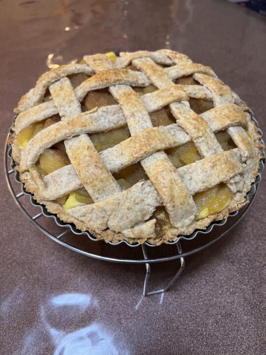 焼き上がったアップルタルト