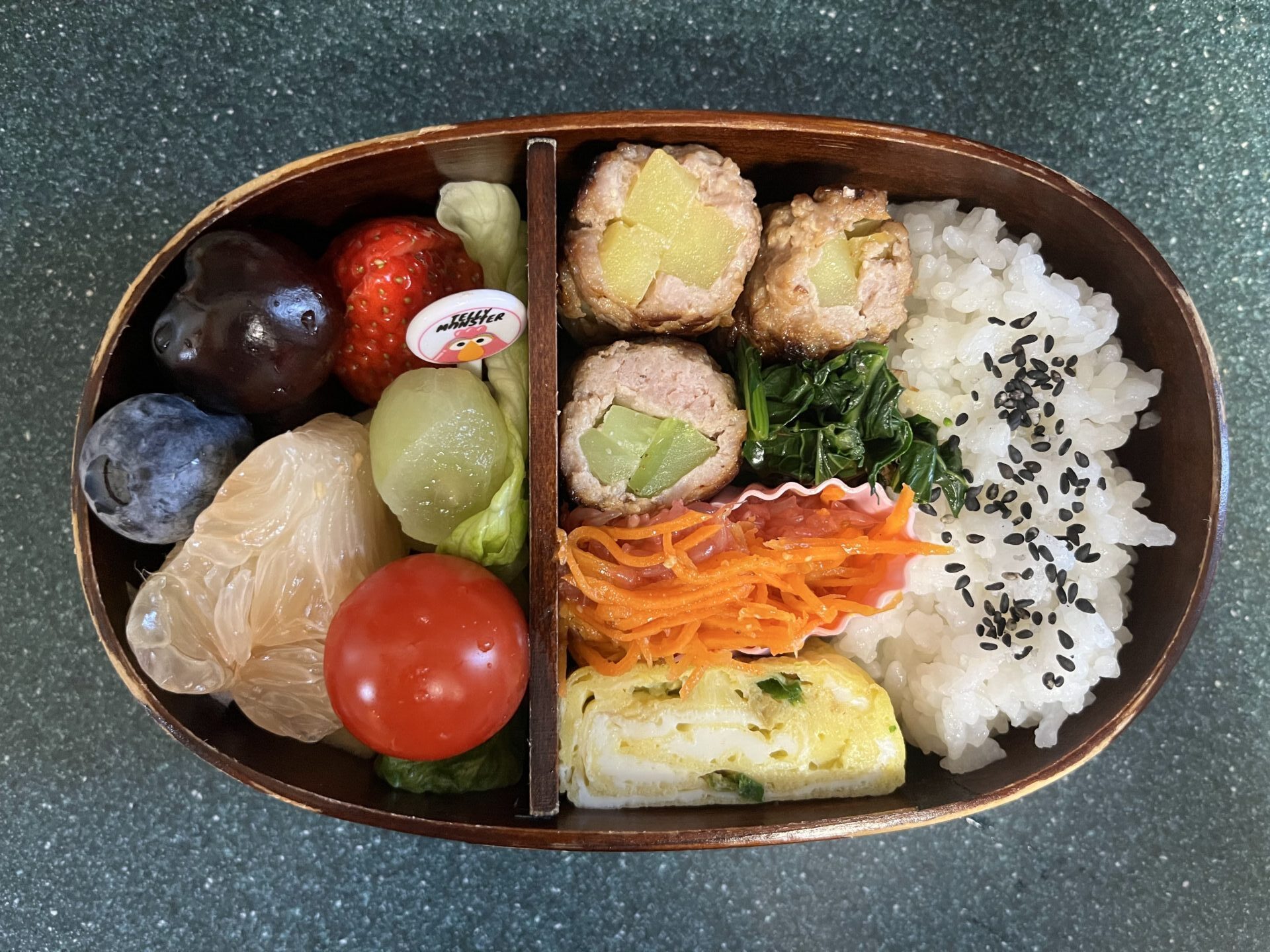 今日のお弁当(2/2)
メインは豚肉巻きでした