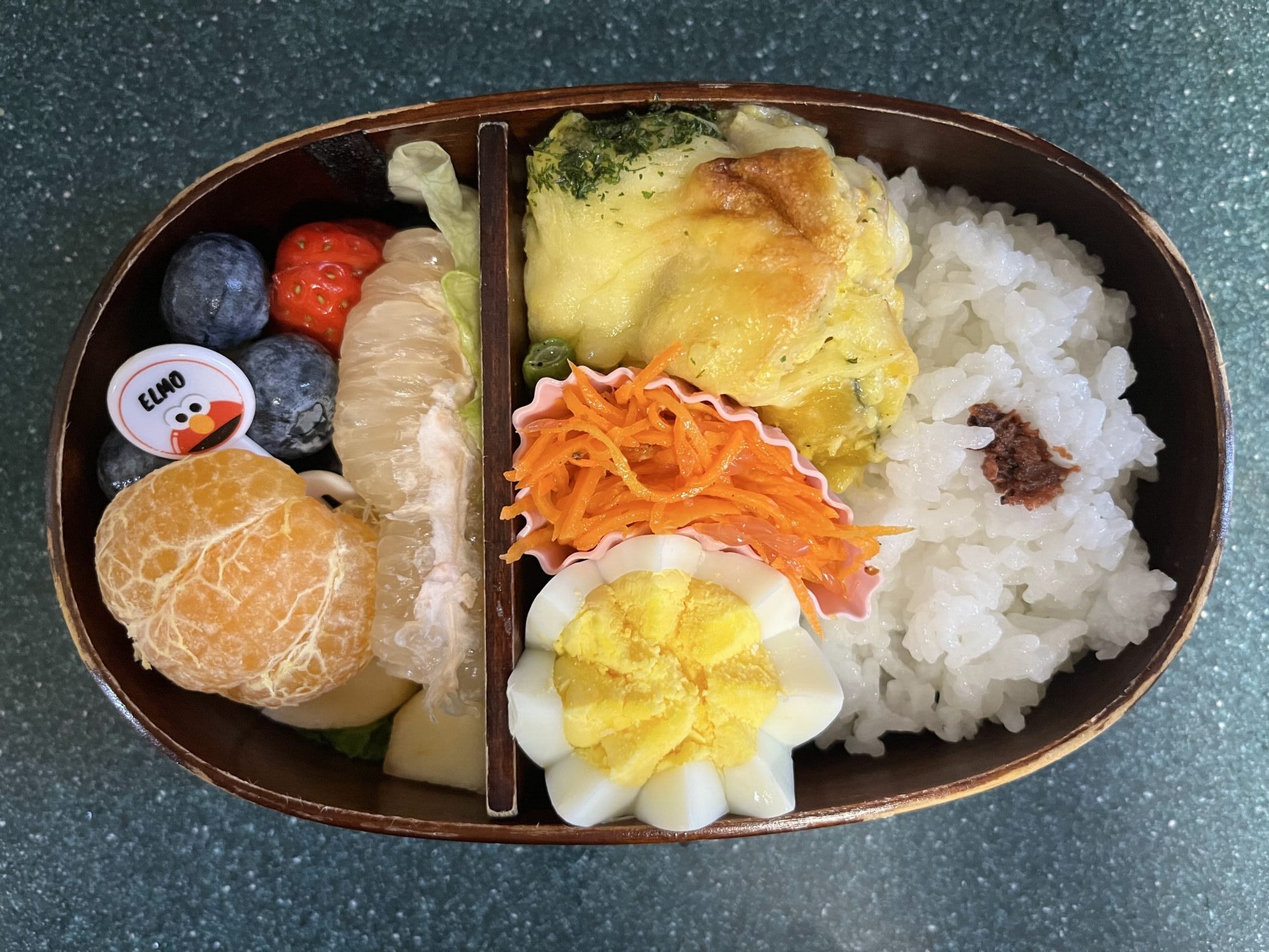 今日のお弁当(2/3)
メインはカボチャとチキンのグラタンでした
