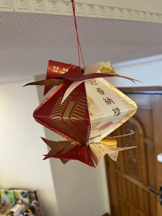 紅包袋で作った灯籠