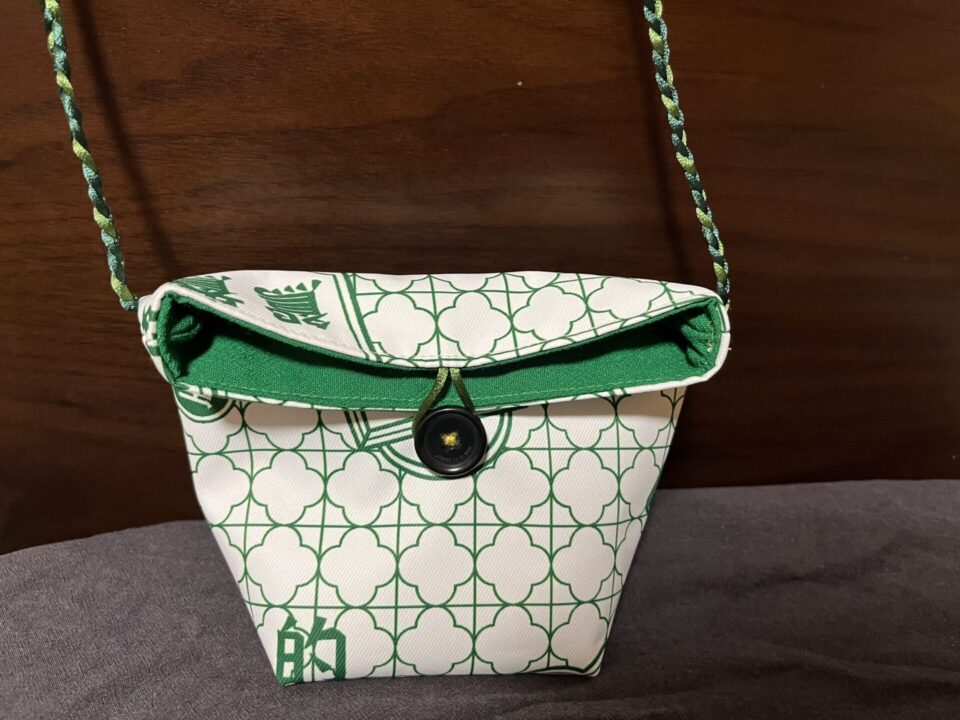 緑の茶餐廳柄ポシェット1