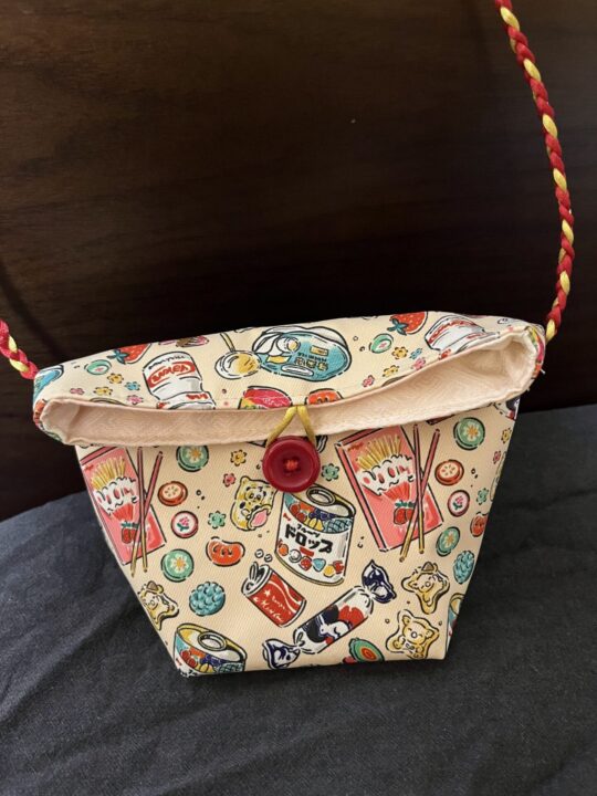 駄菓子柄ポシェット1