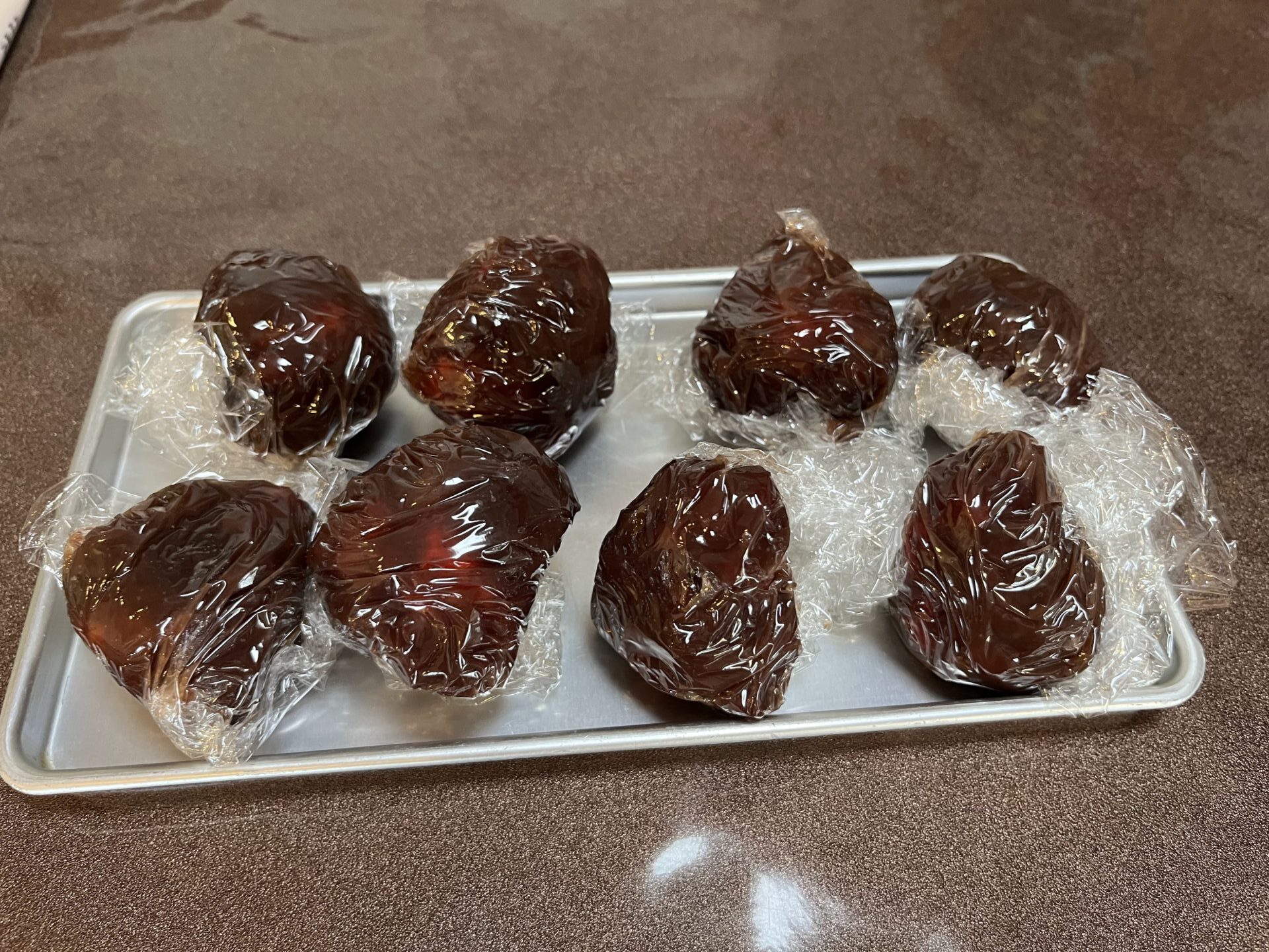 いちごをあんこで包みました