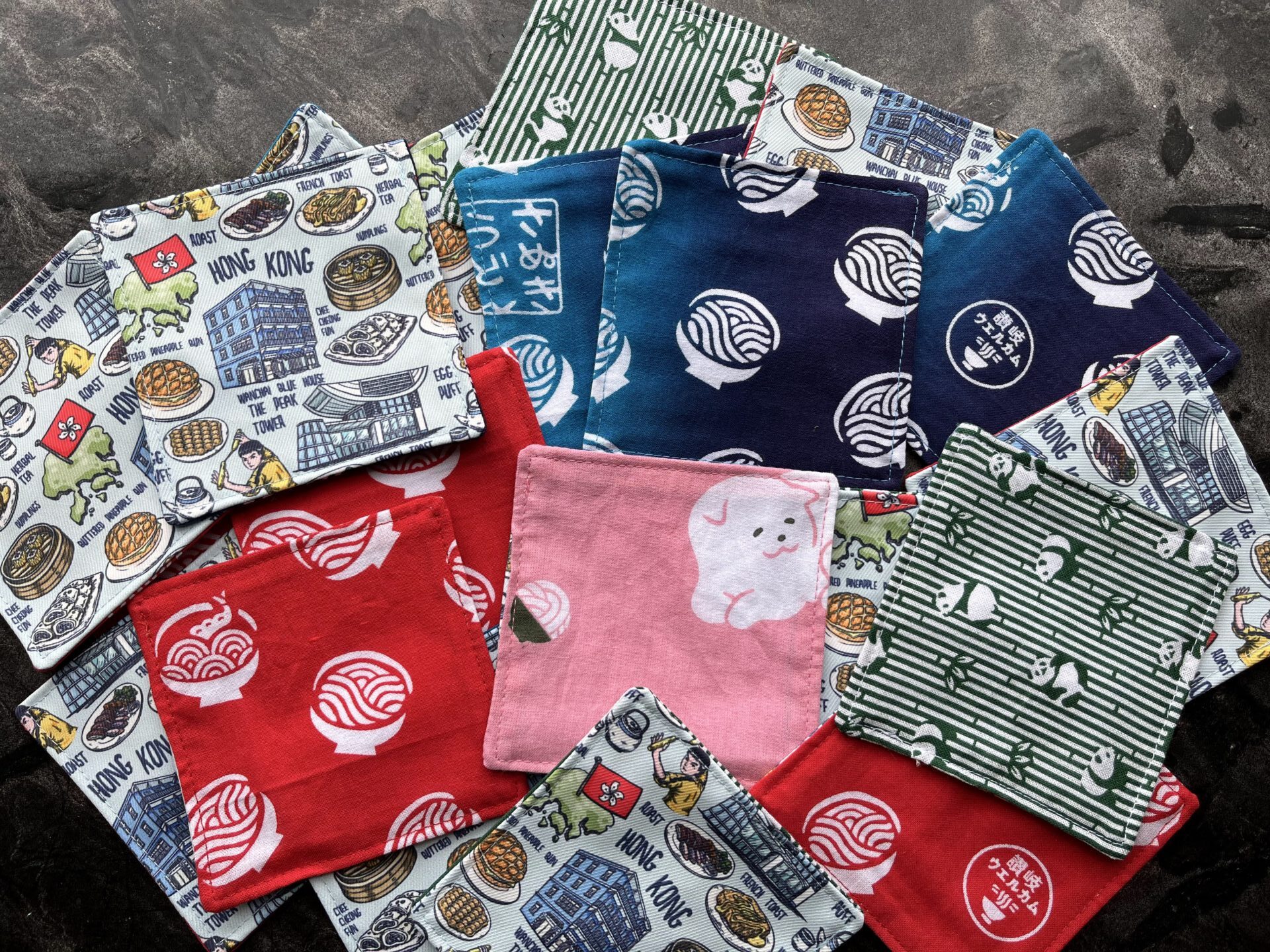 香港柄と香川のうどん県柄の布を使ってコースターを作りました