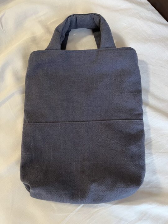 バッグ、後ろ。継ぎ目には押さえステッチをかけました。