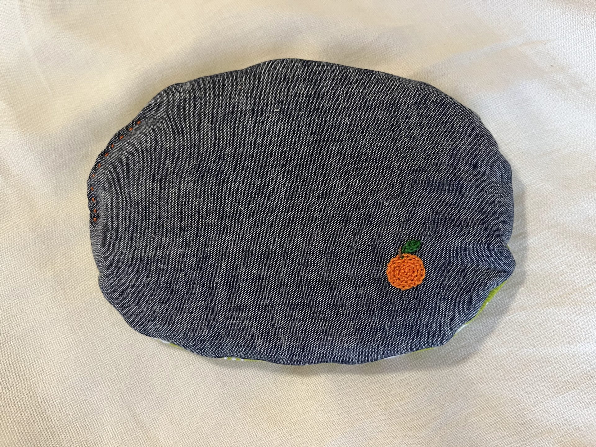 みかんの刺繍