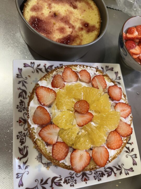 いちごを間に挟みます