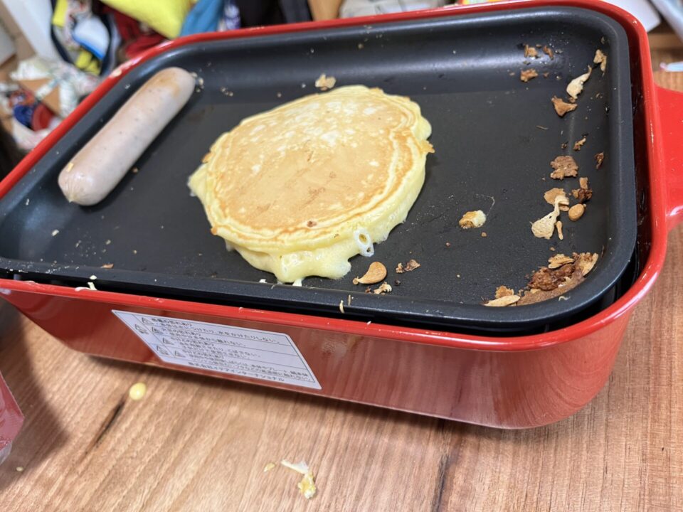 パンケーキとウィンナーを同時に焼きます