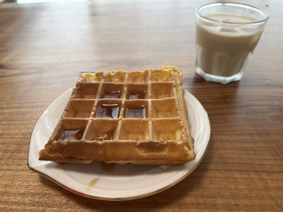 ワッフルとアイスカフェオレ